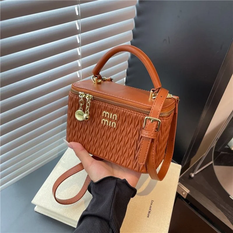 

Сумка через плечо в винтажном стиле из восковой кожи с уникальным временем патины