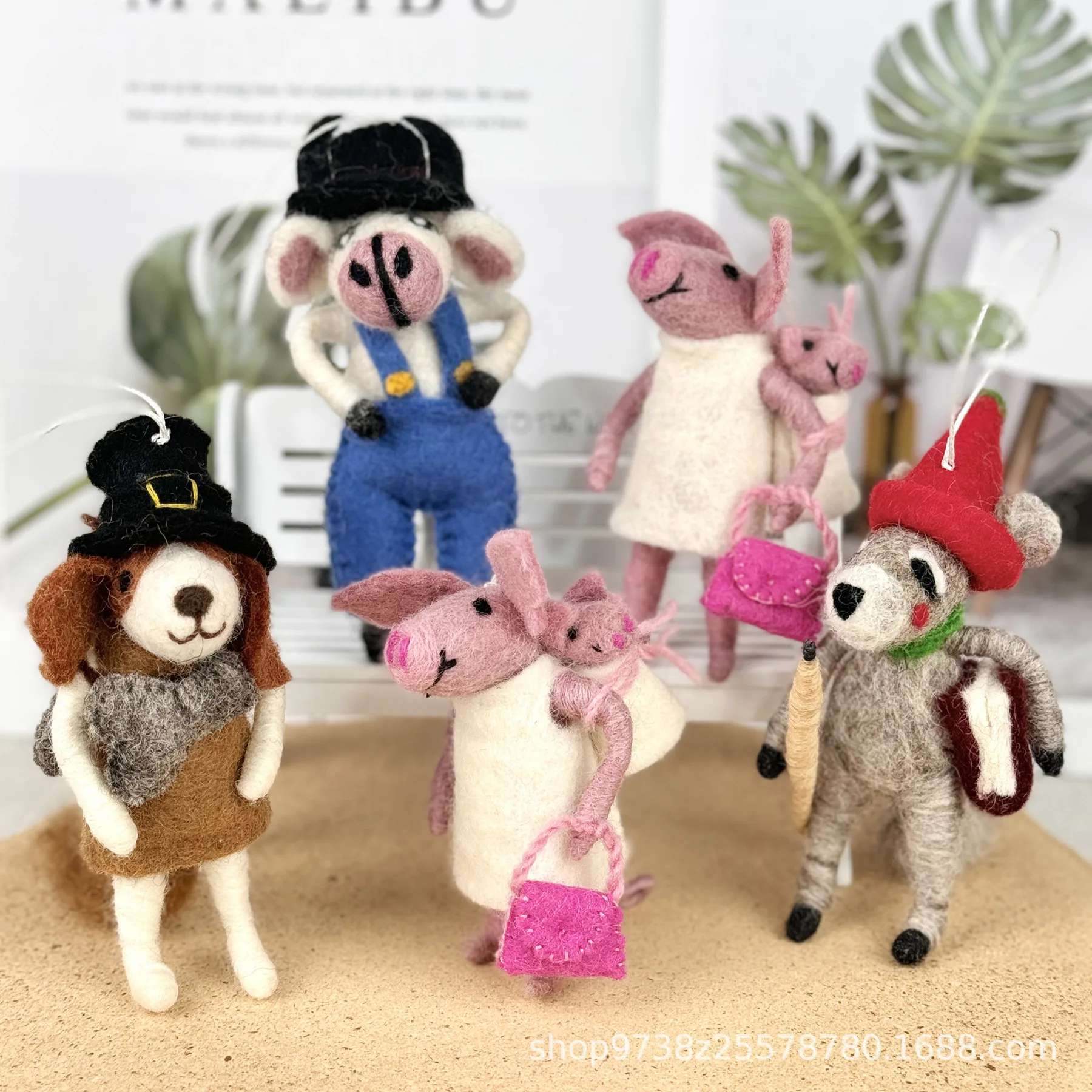 

Cute Standing Doll Ins Style Handmade Wool Felt Pendant Ornament Bag Pendant Clothing Matched with Cows Dogs Pigs and Pigs