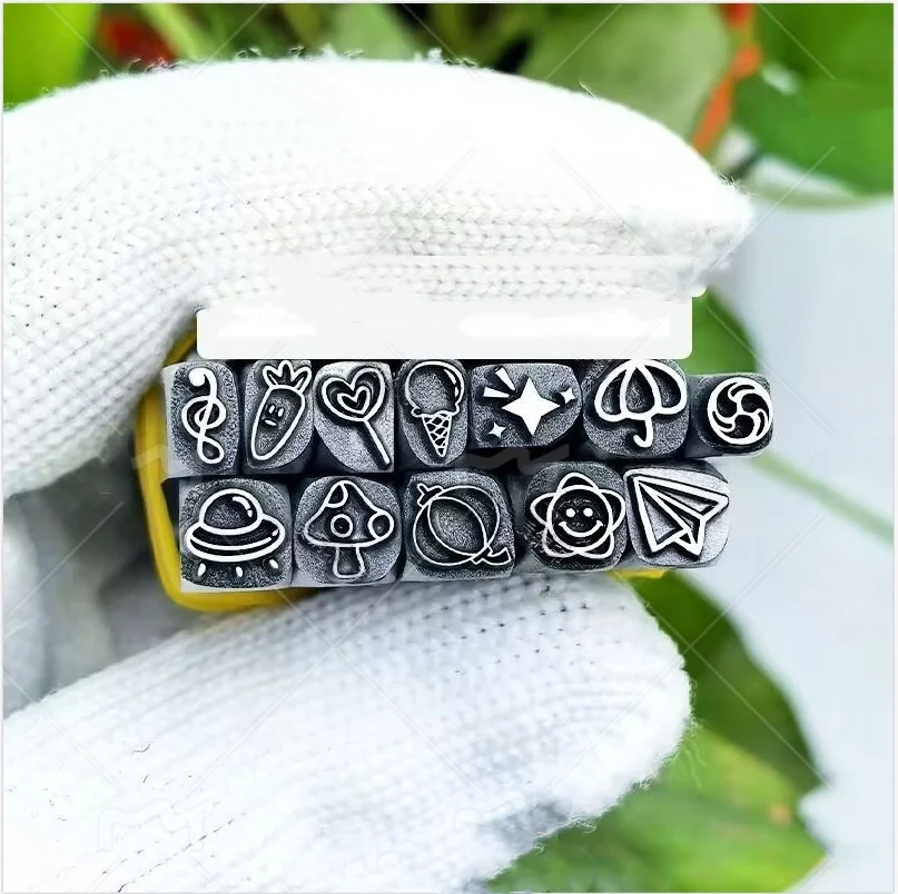 Jewelry seals, multiple symbols, steel seals, gold and silver chiseling molds, gold processing tools