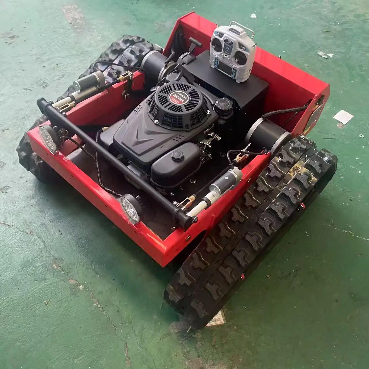 All Terrain Self-Propelled Crawler Mower Remote Control 4-Stroke Gas Engine 55cm Flail Cutter Lawn Mower Robot