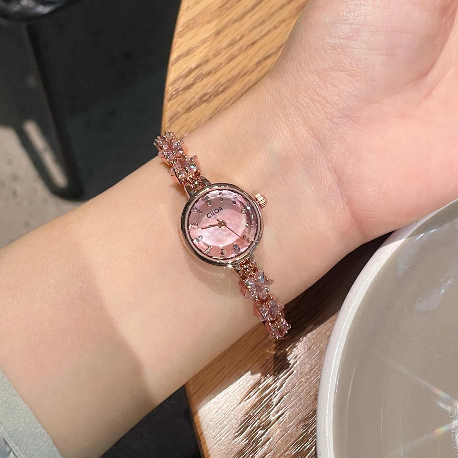 

CILOA Round, Small, Exquisite Women's Watch, High-Quality, High-Value Pink Star Bracelet Style, Waterproof Gift Quartz Watch