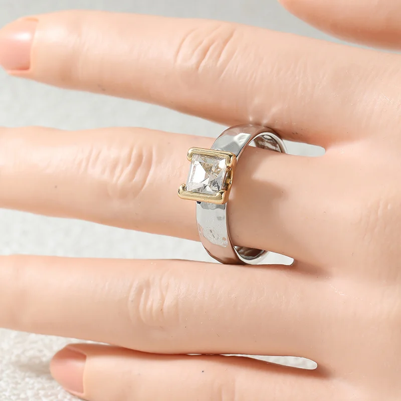 Ladies' Simple Fashionable Ring Inlaid Square Synthetic Zircon Hammer Texture Shiny Ring Banquet Party Temperament Jewelry