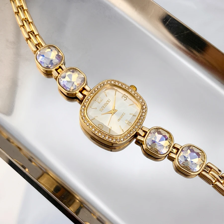 Vintage Watch Crystal - ‌ นาฬิกาแฟชั่นสำหรับผู้หญิง: หน้าปัดทรงสี่เหลี่ยมประดับเพชร สายคริสตัลหลากสี ดีไซน์วินเทจหรูหรา