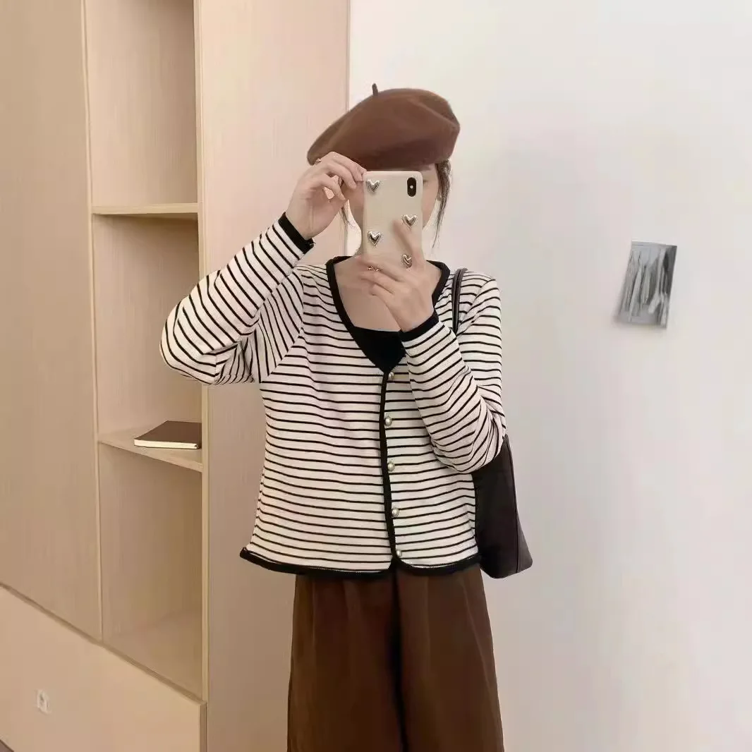 

Корейский стиль: Элегантный женский кардиган с V-образным вырезом, в полоску, вязаный, свободного кроя, осенний, модный, омолаживающий топ