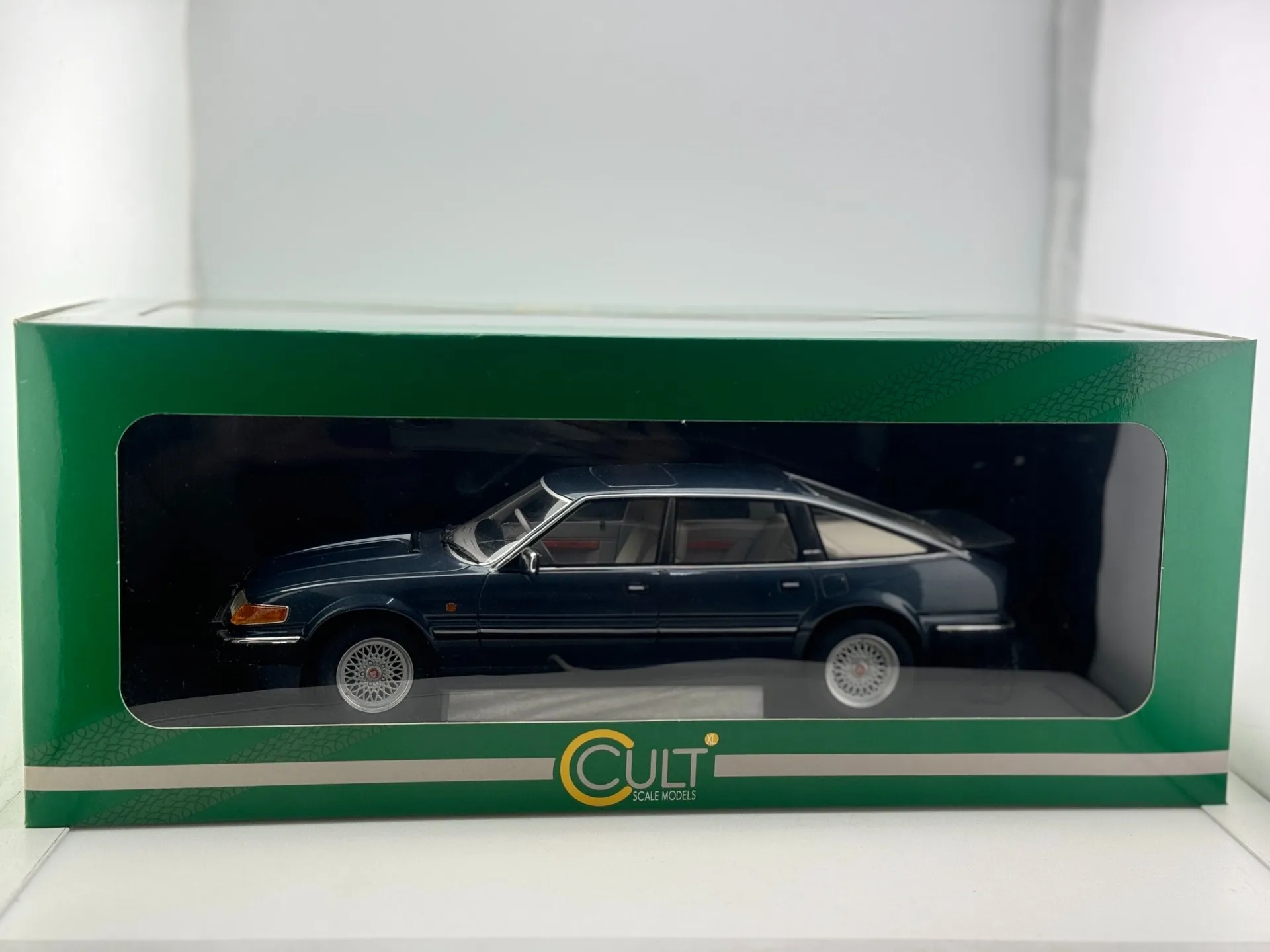 

Flaws CULT 1/18 Scale Rover 3500 Vitesse Moonraker Resin Car Model Collectible Toy Gift Souvenir Display Ornament