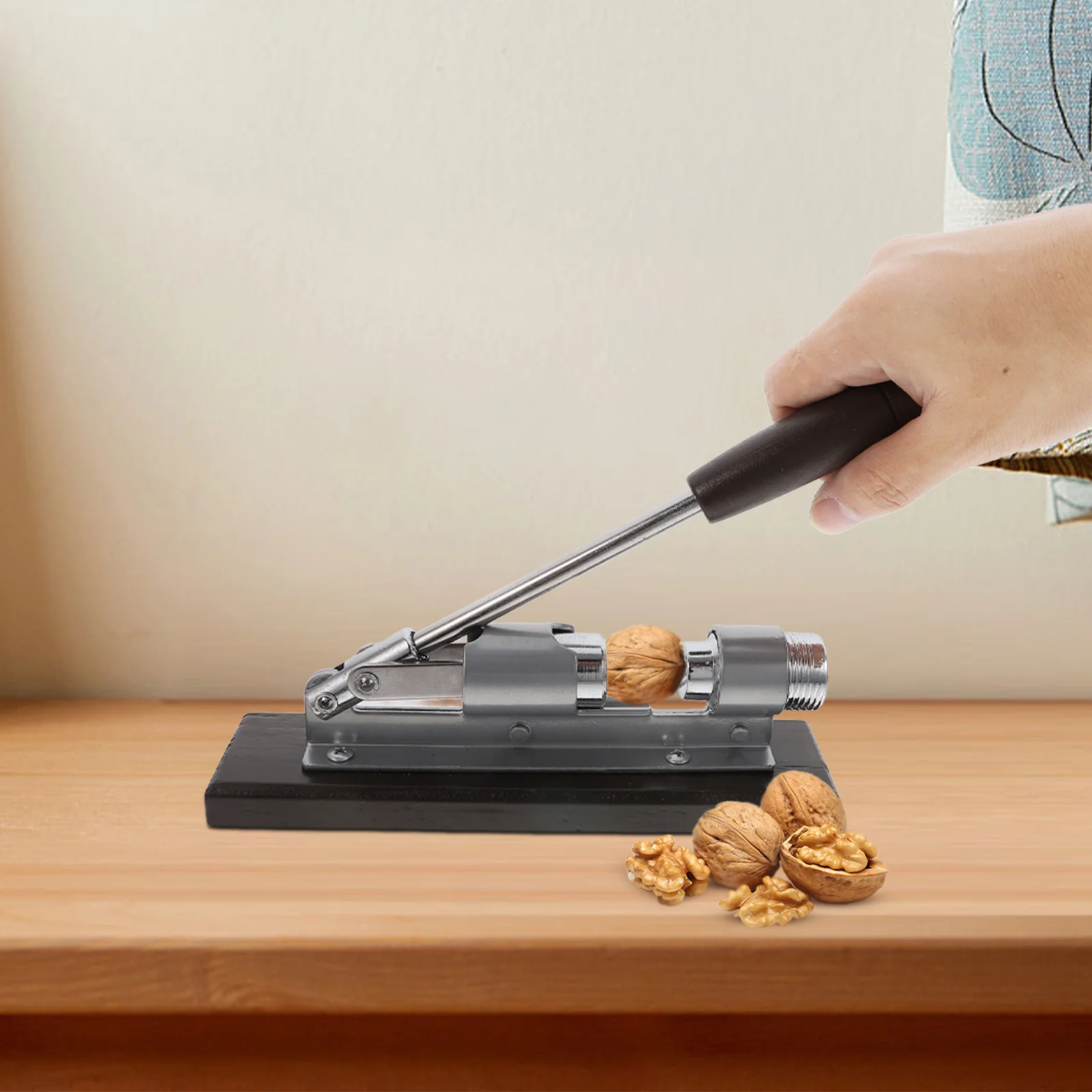 

Мощный ручной орехокол с регулируемыми щипцами для грецких орехов, пекана, фундука, каштанов