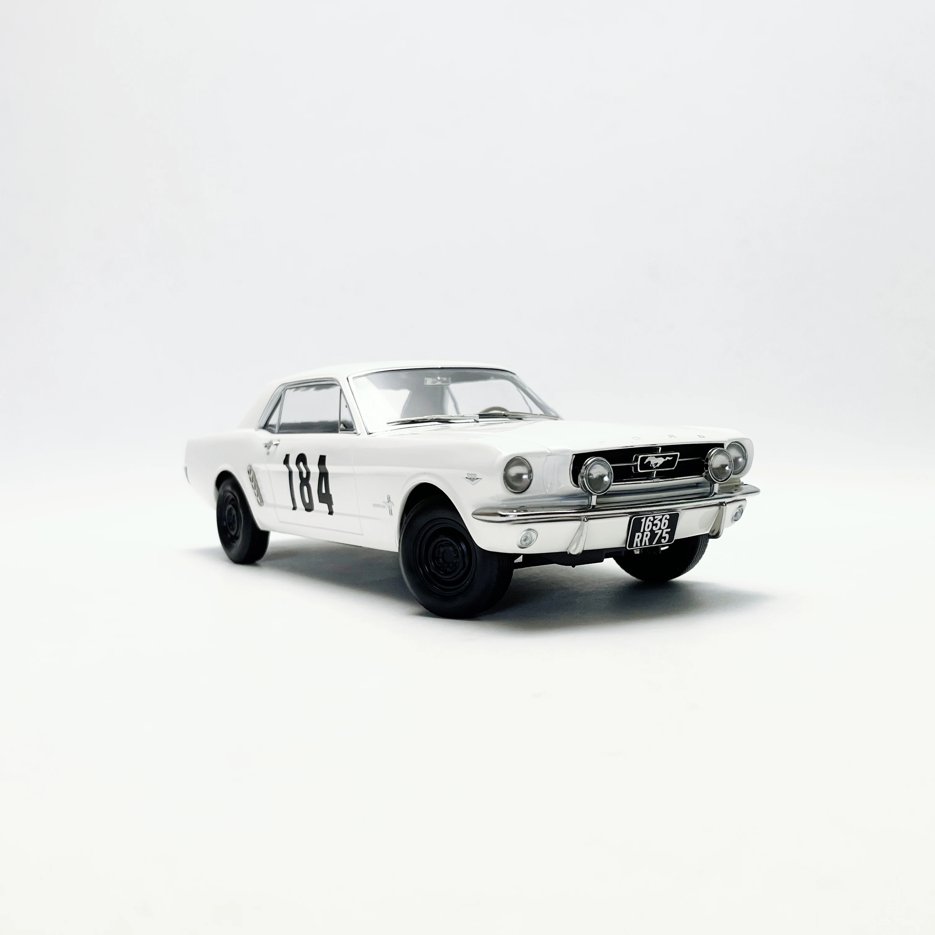 Norev 1/18 Ford Mustang 184 Mustang 1965 Alloy Car Model view 2