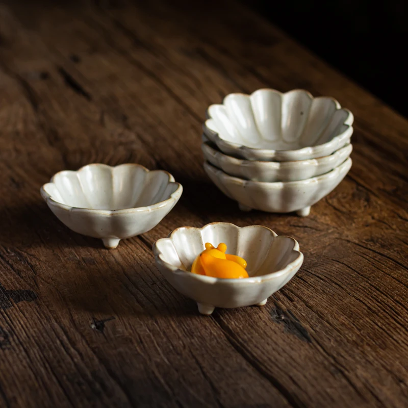 Vintage White Coarse Pottery Petal Shape Dish Kiln Turned Dessert Plate Household Restaurant Chic Snack Ceramic Tablewares