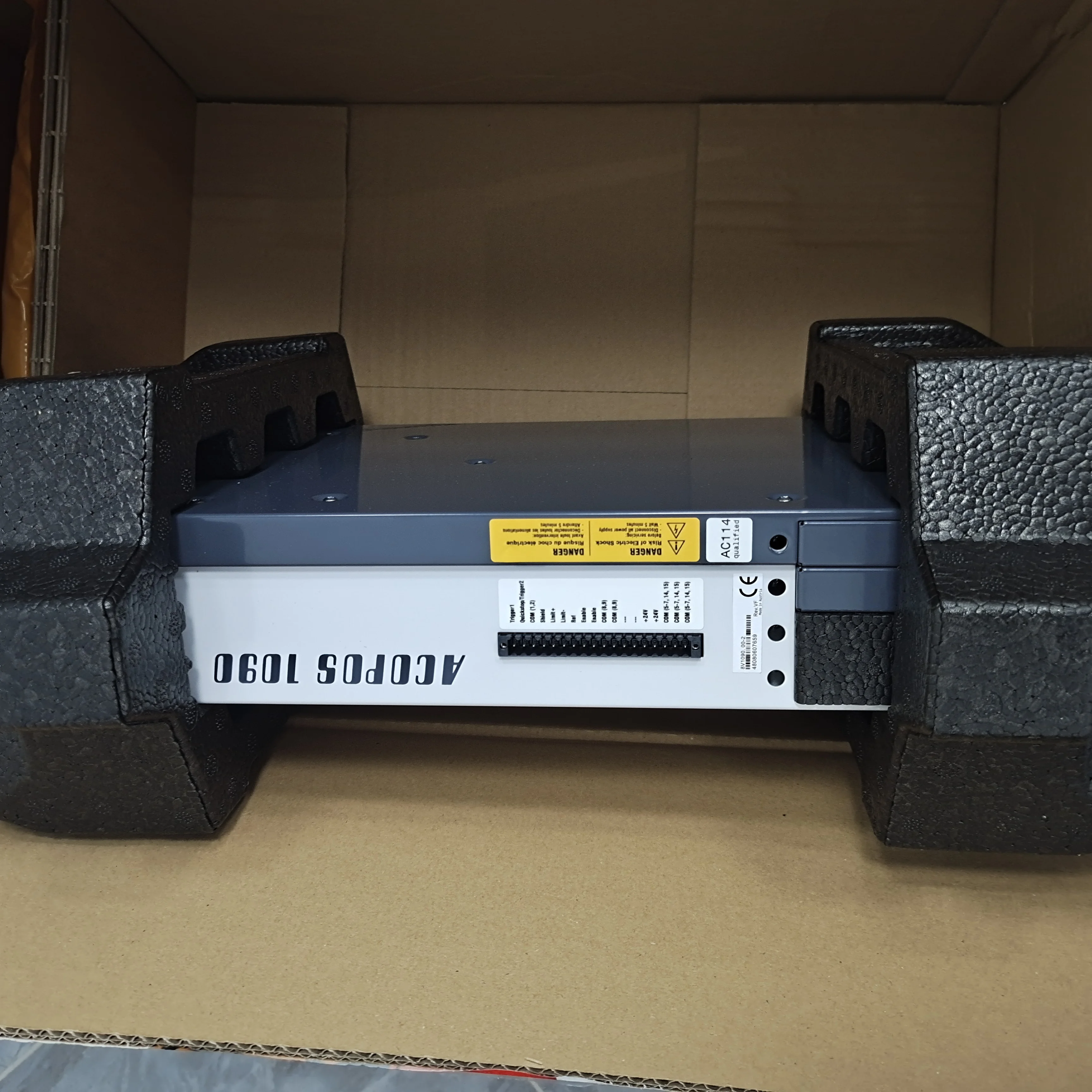 

B&R 8V1090.00-2 ACOPOS Servo Drive, 3x 400-480 V, 8.8 A, 4 KW, Coated, Integrated Line Filter