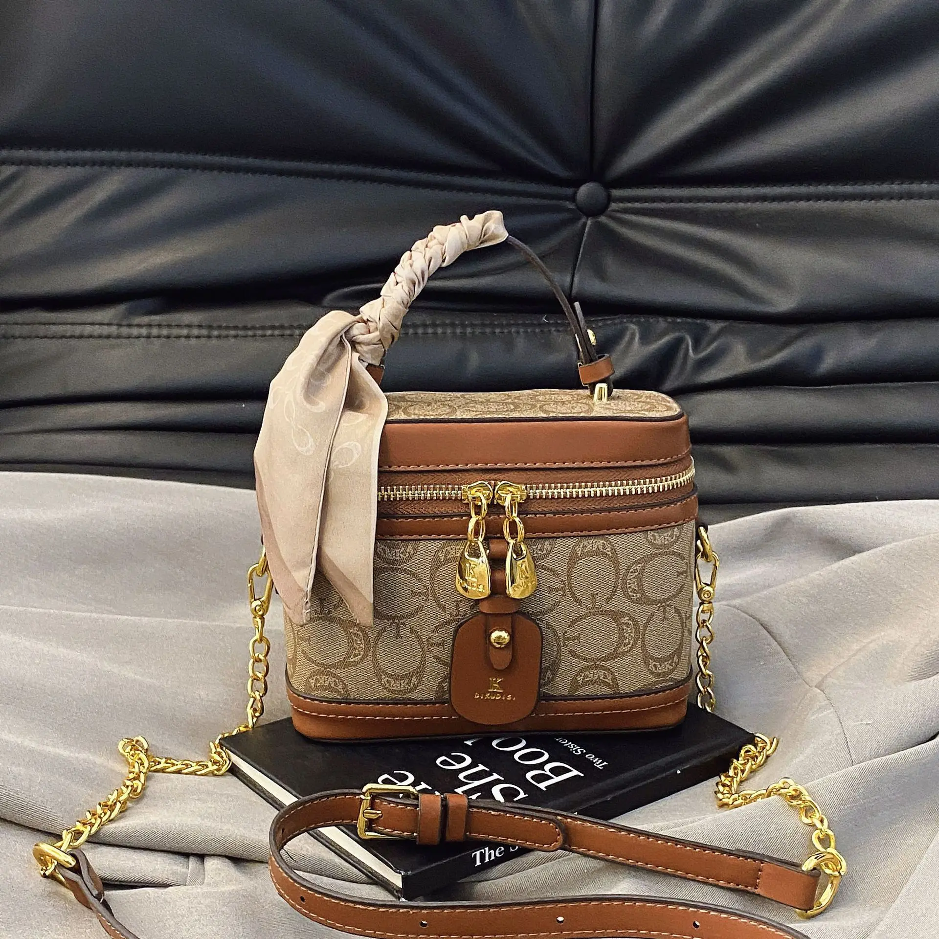 

Винтажная сумка через плечо 2025 года, европейский женский кошелек с верхней ручкой, сумка через плечо в стиле ретро, минималистичная сумка «день-ночь», шикарная сумка на ремне