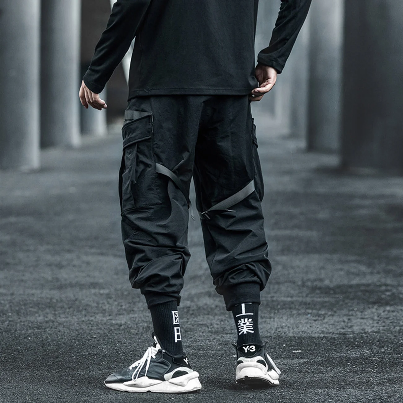 Streetwear 2022 Multi Pockets Ribbons Cargo Pant Man Hip Hop Tactical Function Pants Elastic Jogger Men Trousers