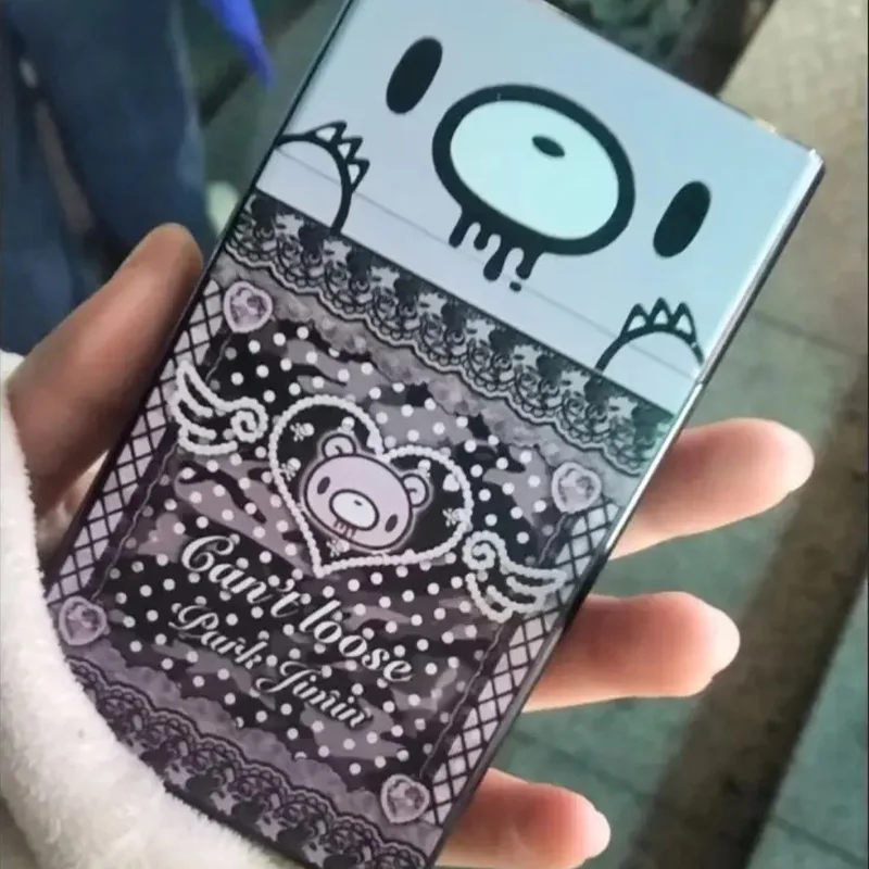 

Gothic Y2K Bear Cigarette Case Hard Shell Heart Lace Print Cigarette Box Moisture-Proof Portable Smoking Accessories
