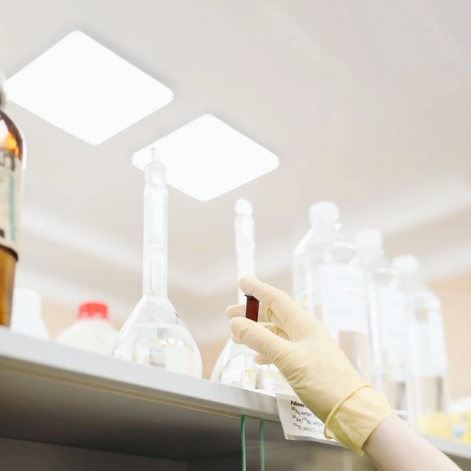 

300pcs Centrifuge Tubes 5Ml Brown Plastic Graduated Round Bottom For Medical Biological Use