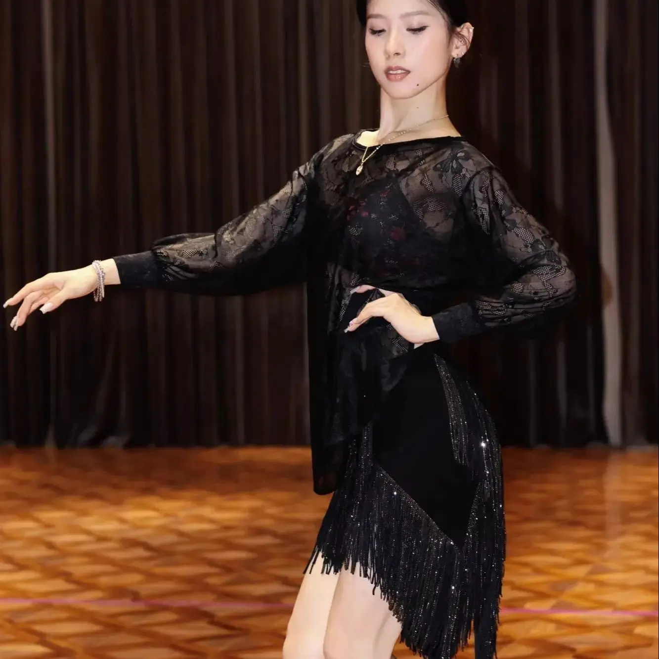 2025 feminino solto inclinado ombro leopardo impressão malha superior roupas de prática de dança latina samba chacha dança wear dn21879