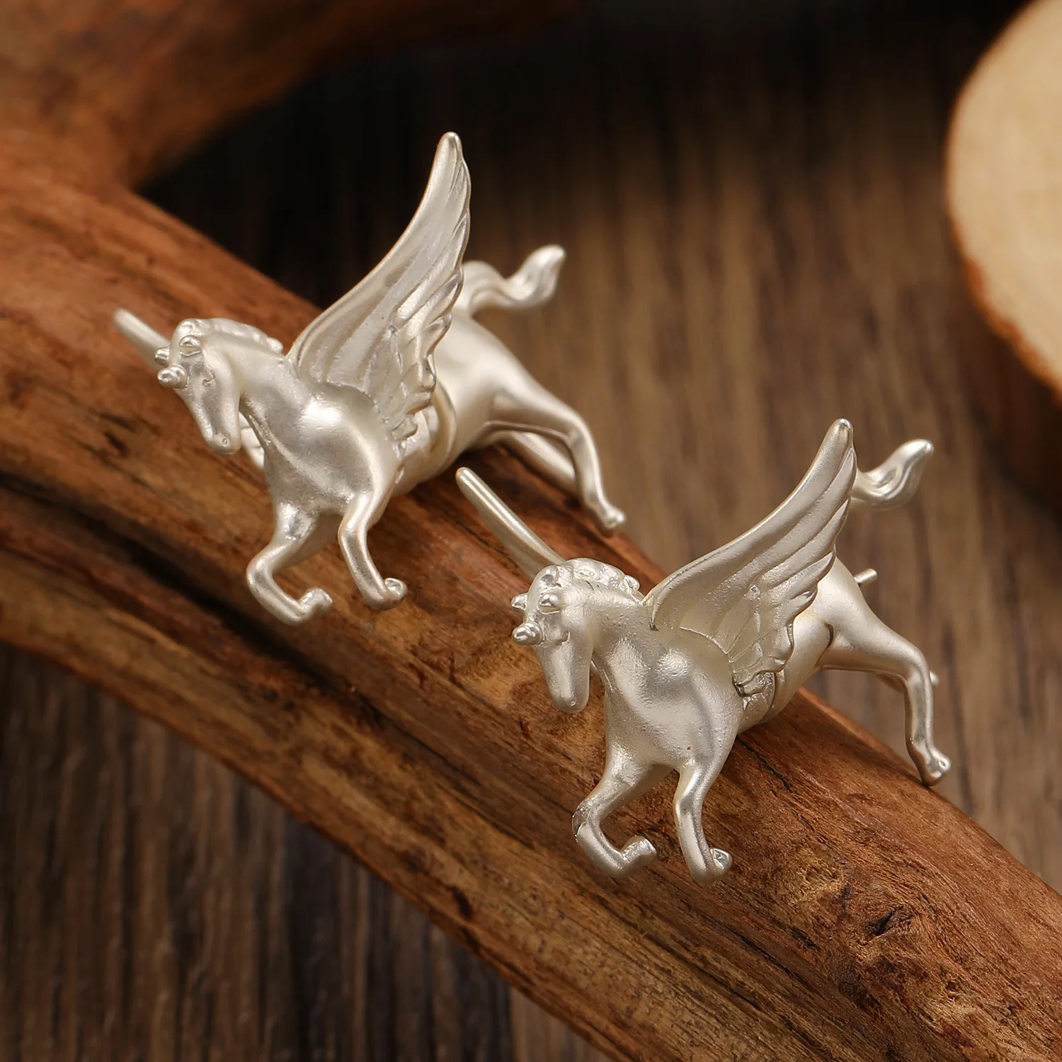 1 Pairs جديد ريترو الفن ثلاثية الأبعاد الحصان القرط لعوب الحيوان مجوهرات الأزياء للنساء التصميم اليومي هدية تذكارية #1