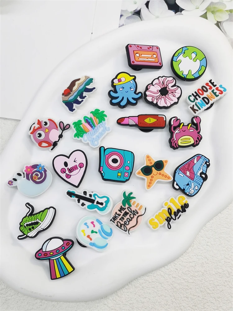 

21PCS Kawaii UFO Owl Decor PVC Shoe Charms Buckles DIY Pins Clog Accessories Fit Women Sandals Beach Bag Halloween Party Gifts