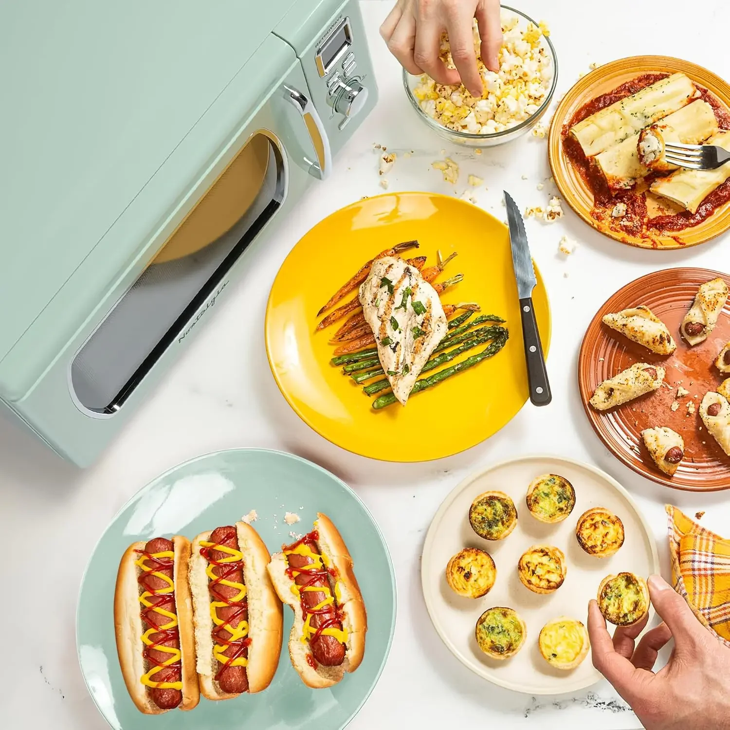 Mid-Century Retro Countertop Microwave Oven  Large 900-Watt 0.9 cu ft 8 Pre-Programmed Cooking Settings Digital Clock - K