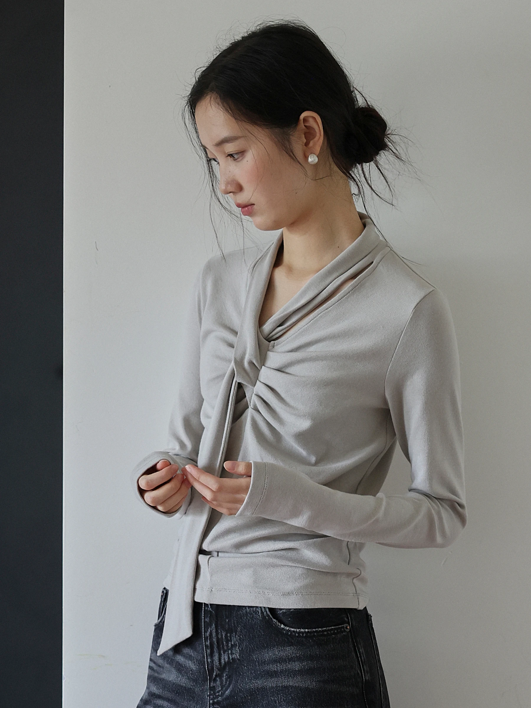 

MUNNS Long Sleeve Knitted T-Shirt Asymmetric V-Neck Slim Fit Design Gentle Style Commute Wear Ladies Fashion Comfortable Brea...