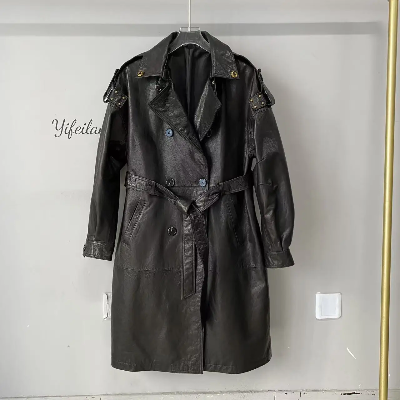 Herbst 2025, neuer langer Overknee-Ledermantel für Damen, erschwinglich, vielseitig, Rindsleder, schlankmachende Windjacke-Oberbekleidung