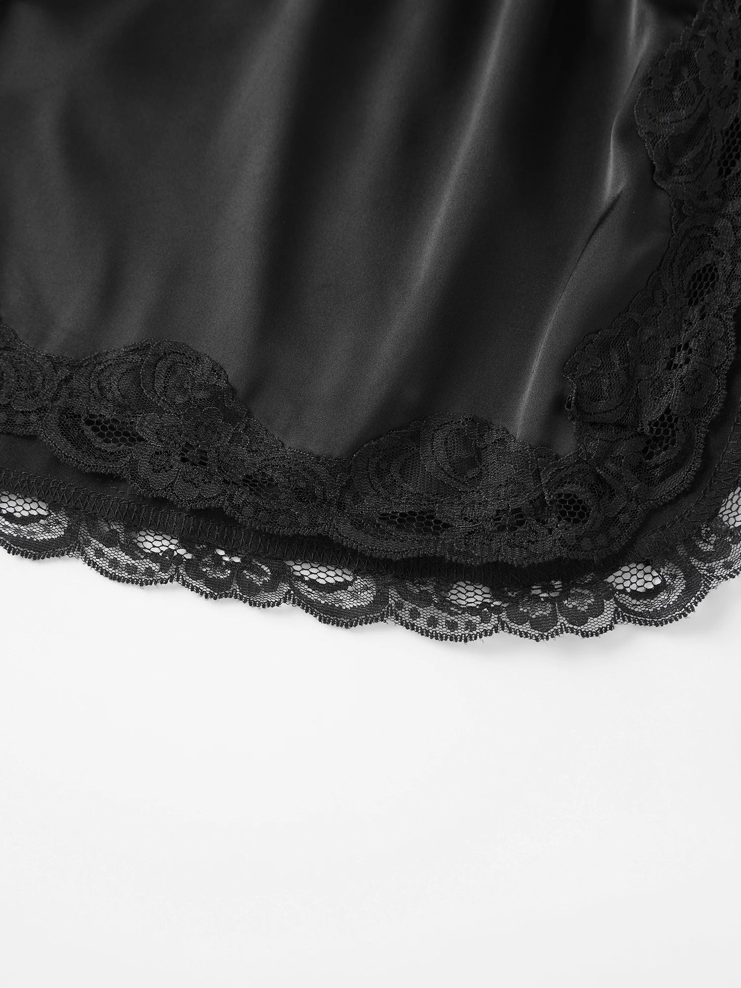 Elegante pigiama da donna con bordi in pizzo e comoda cintura elastica per rilassarsi a casa o rilassarsi in stile