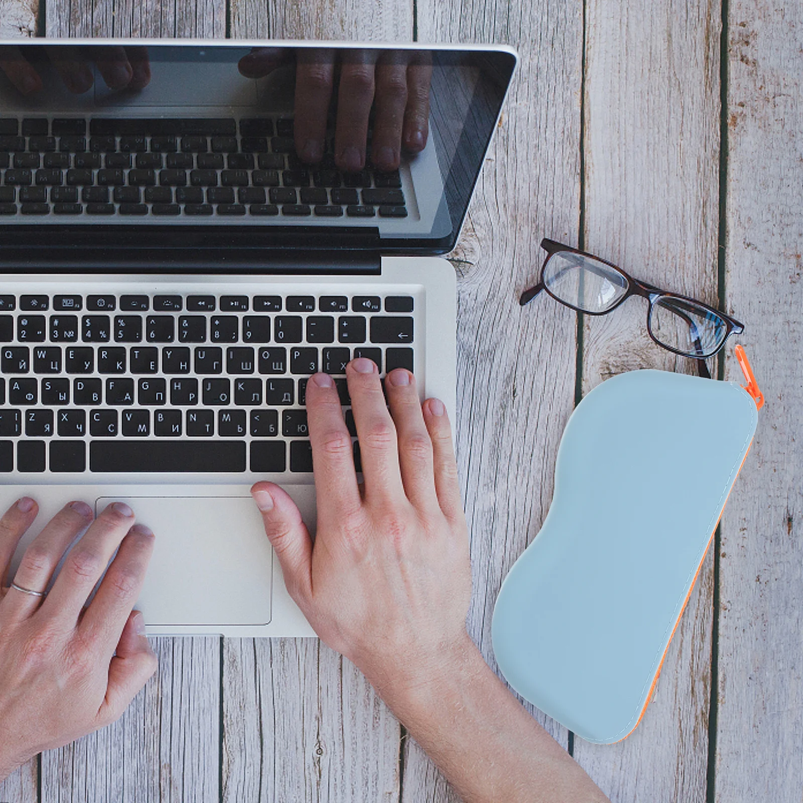 

Glasses Travel Eyeglass Case Waterproof Sunglass Holder Portable Eyewear Pouch Eye Glass Carry Case For Men Women