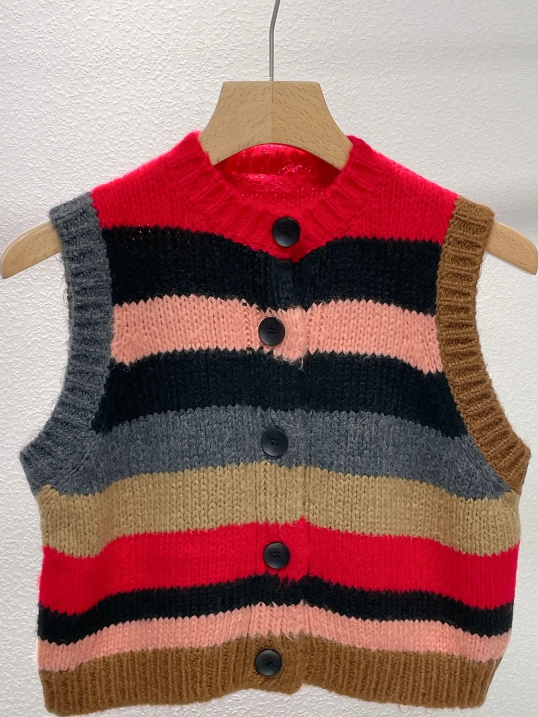 

Женский вязаный жилет из смесовой пряжи с круглым вырезом, в полоску, на одной пуговице, укороченный, для повседневной носки, осенне-зимний