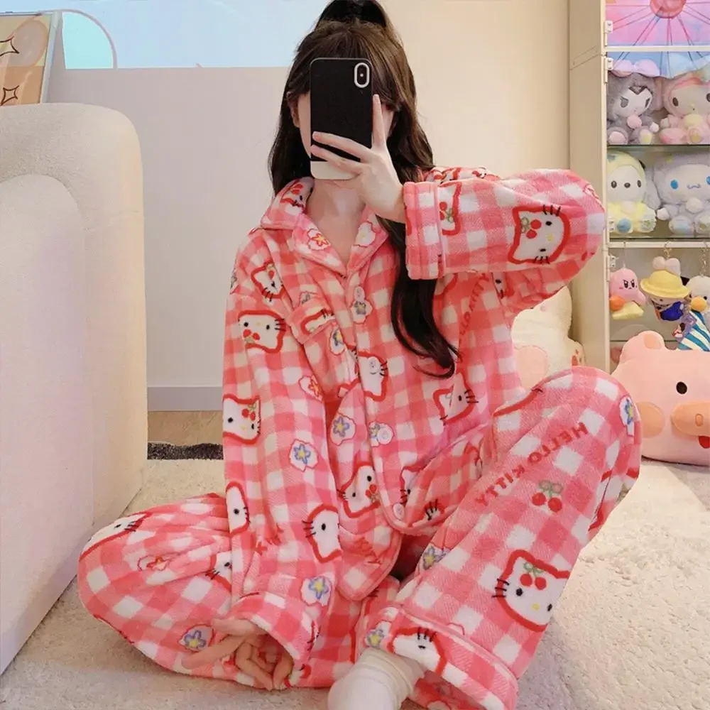 

Милый пижамный костюм Hello Kitty в стиле аниме Sanrioed Kawaii, плюшевая весенняя новая домашняя одежда с героями мультфильмов, женская зимняя фланелевая теплая ночная рубашка для девочек