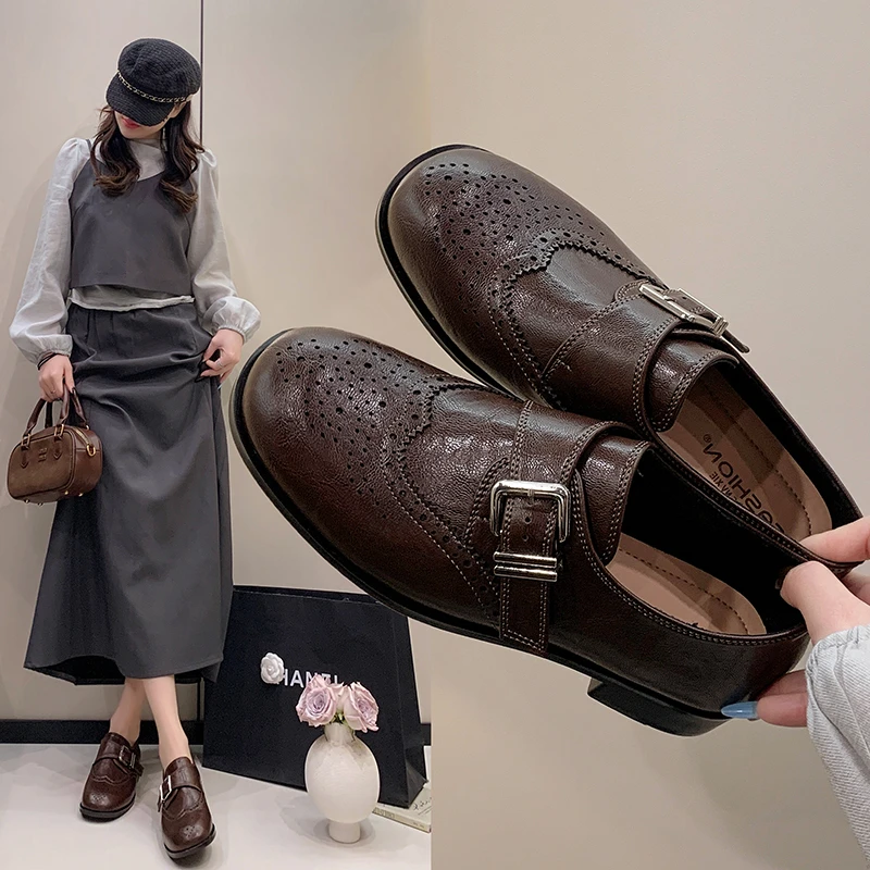 

Vintage Carved Leather Buckle Loafers for Women 2026 British Style Slip-OnChunky HeelSmall LeatherShoesVersatile and Comfortable