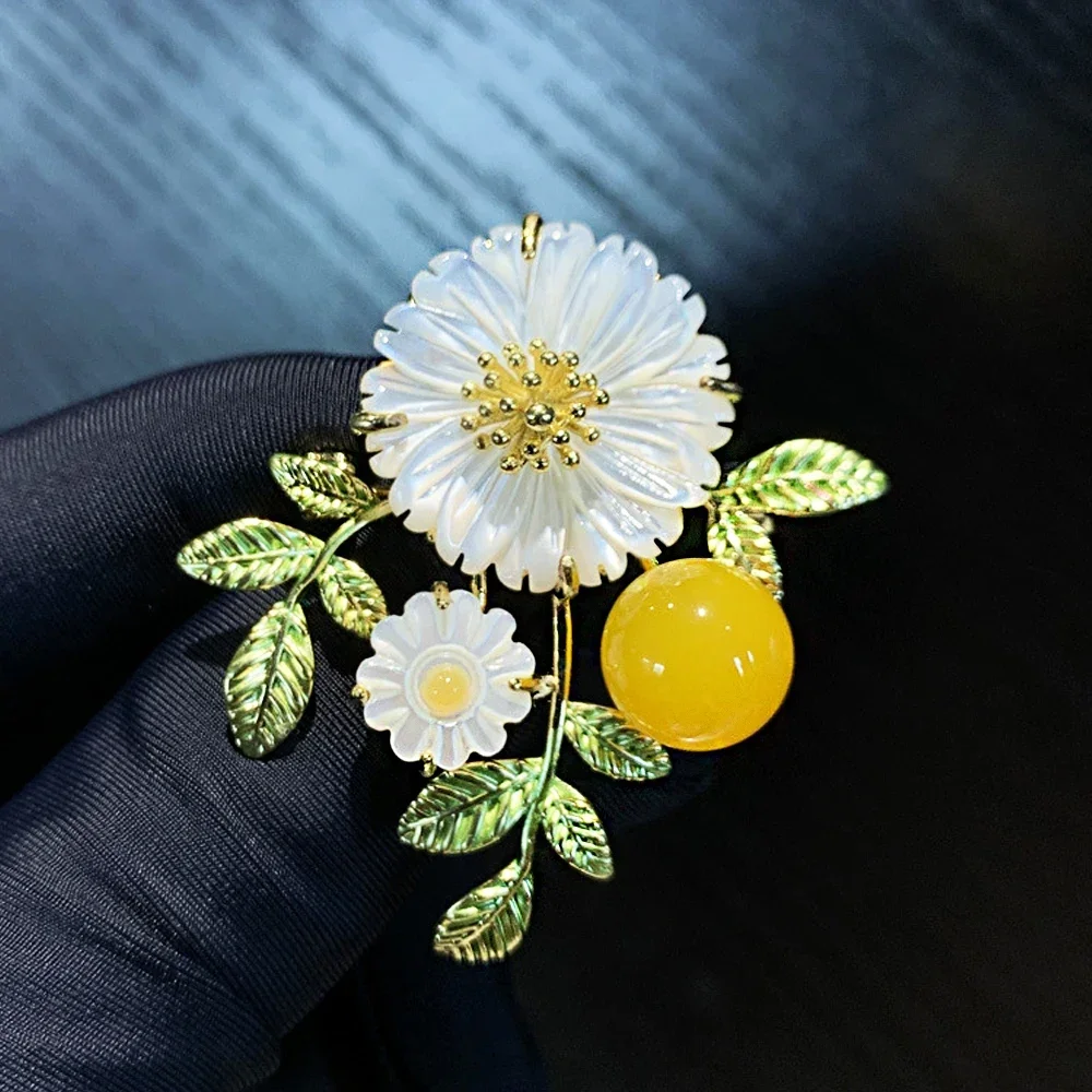 Fashion Daisy Flower Brooch Green Leaf Sunflower Lapel Pins Badge Jewelry For Jackets Backpack Scarf Hats Clothing Accessories