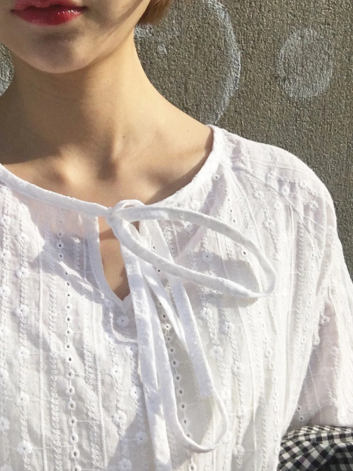 

White Lace Hollow out Long Sve Women's irt Korean Sle Gentle Base Layer Design Sense Blouse Commute Straight Tube Dr