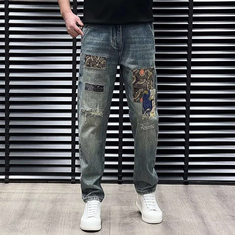 

Лето 2025 г., свободные прямые джинсы в американском стиле ретро для мужчин с рваными дырками, нашивкой, универсальными длинными брюками синего цвета