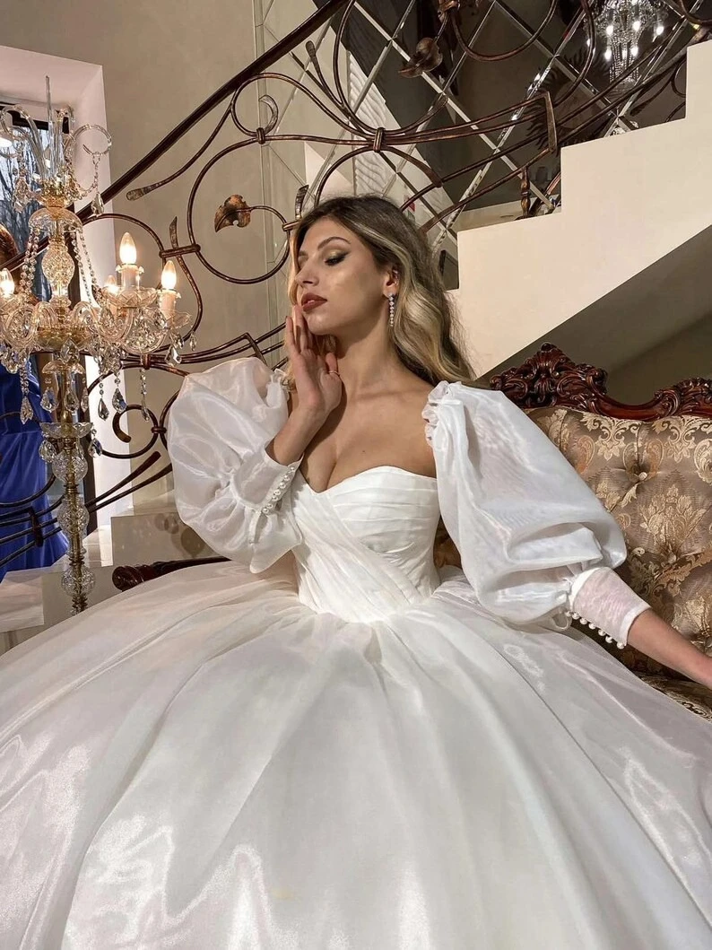 Tüll-Korsett-Ballkleid, Prinzessinnenkleider, Glockenärmel, Hochzeitskleid mit Ärmeln, individuelle Brautkleider, weißes, schlichtes Hochzeitskleid