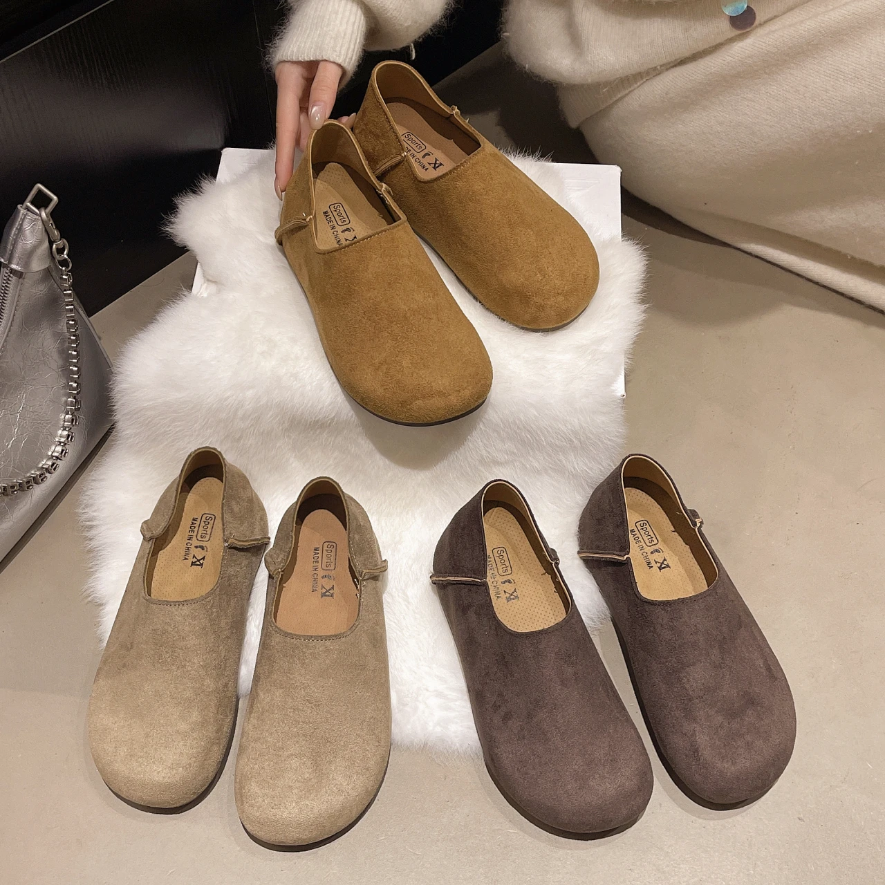 

Самые продаваемые женские замшевые туфли с низким берцем на плоской подошве. Весенне-летние однотонные нескользящие туфли с приподнятой ноге внутри.