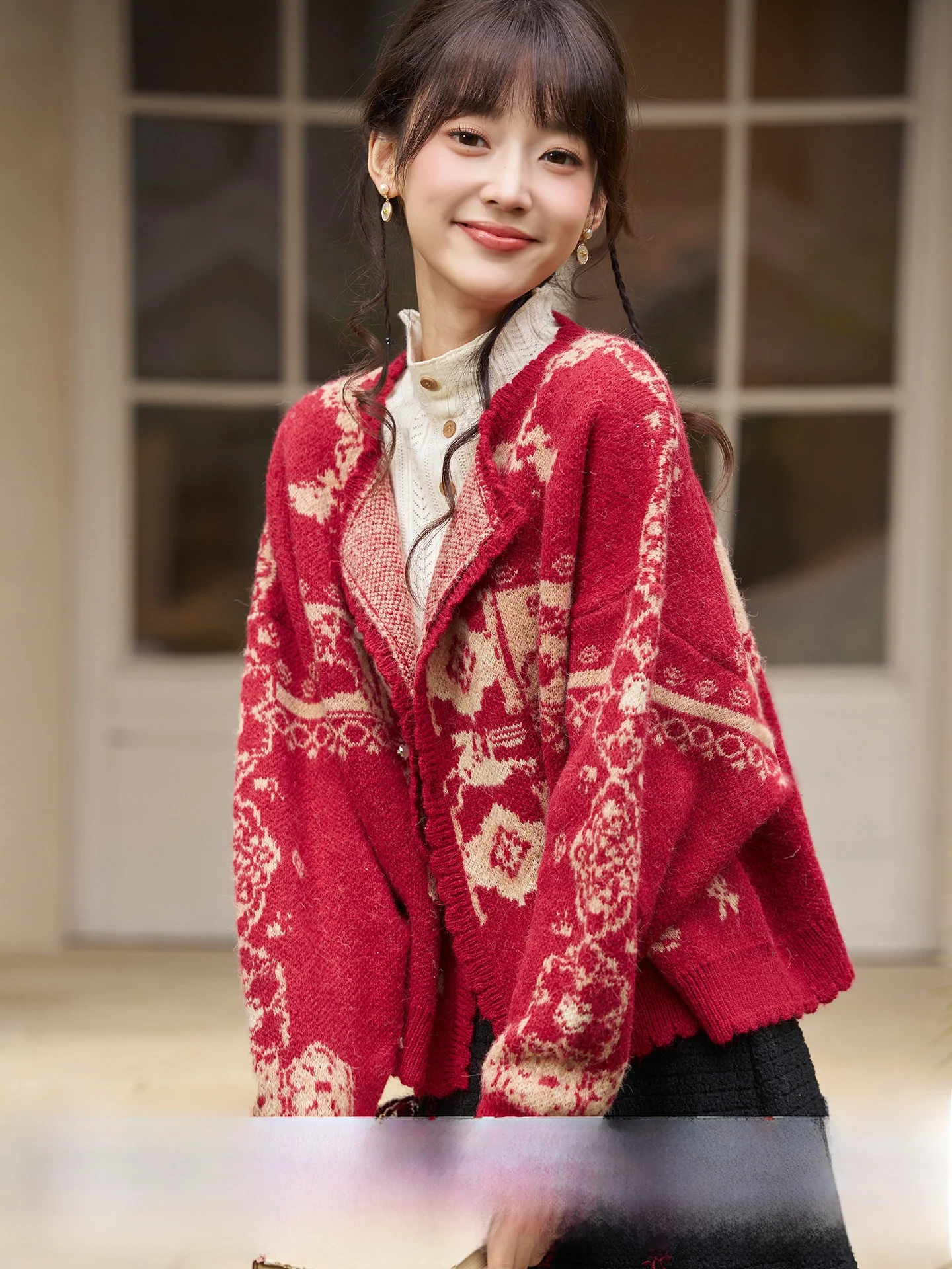 

Красный круглый вязаный свитер для женщин, новогодний модный топ, зимняя коллекция 2025, сезонная одежда, удобная мягкая ткань, женская одежда.