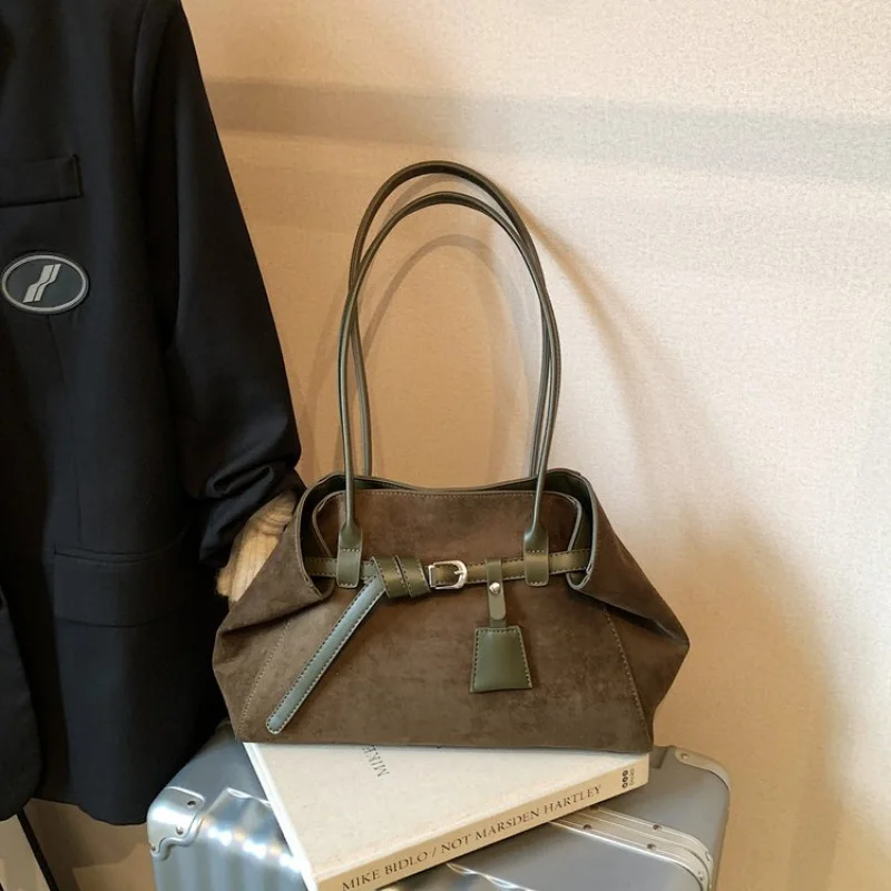 

Luxury Women's Crossbody-Bag Crafted From Premium Leather Boasting High-End Quality And Famous Commuter Look​