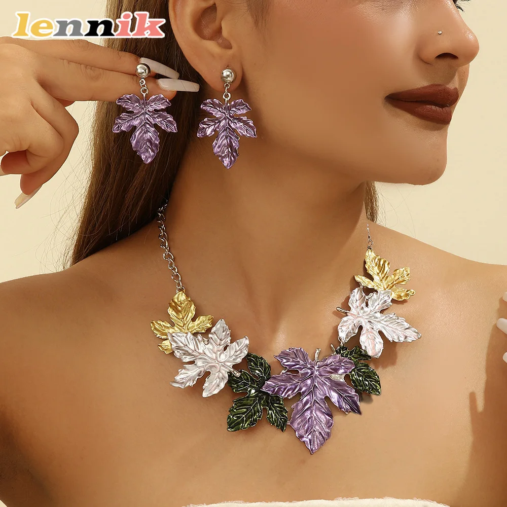 LENNIK-Conjunto de collar de hoja de arce púrpura, nuevo superventas europeo, artesanía de pintura al óleo de aleación, diseño Retro exagerado, superventas