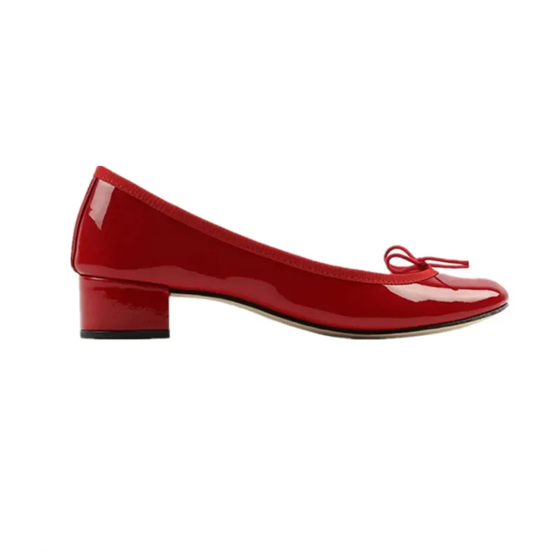 حذاء باليه مسطح بمقدمة مستديرة واحدة كلاسيكية فرنسية، كعب منخفض، نعل ضحل، جلد لامع، حذاء أحمر صغير، حذاء مسطح نسائي صيفي