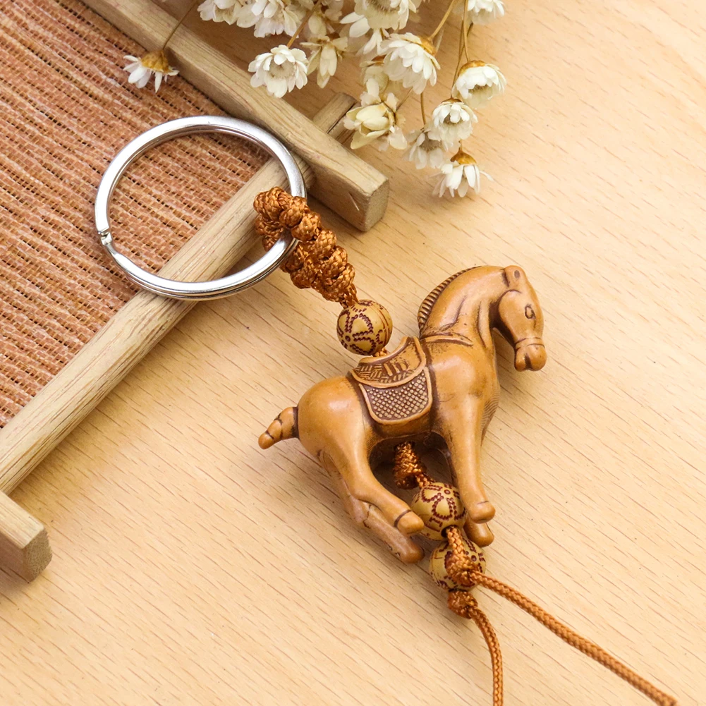 Retro Lucky Horse Keychain Carving Wooden Pendant Key Chain Ring Mujer Charms Steed Car Bag Equestrian Accessories Jewelry Gift