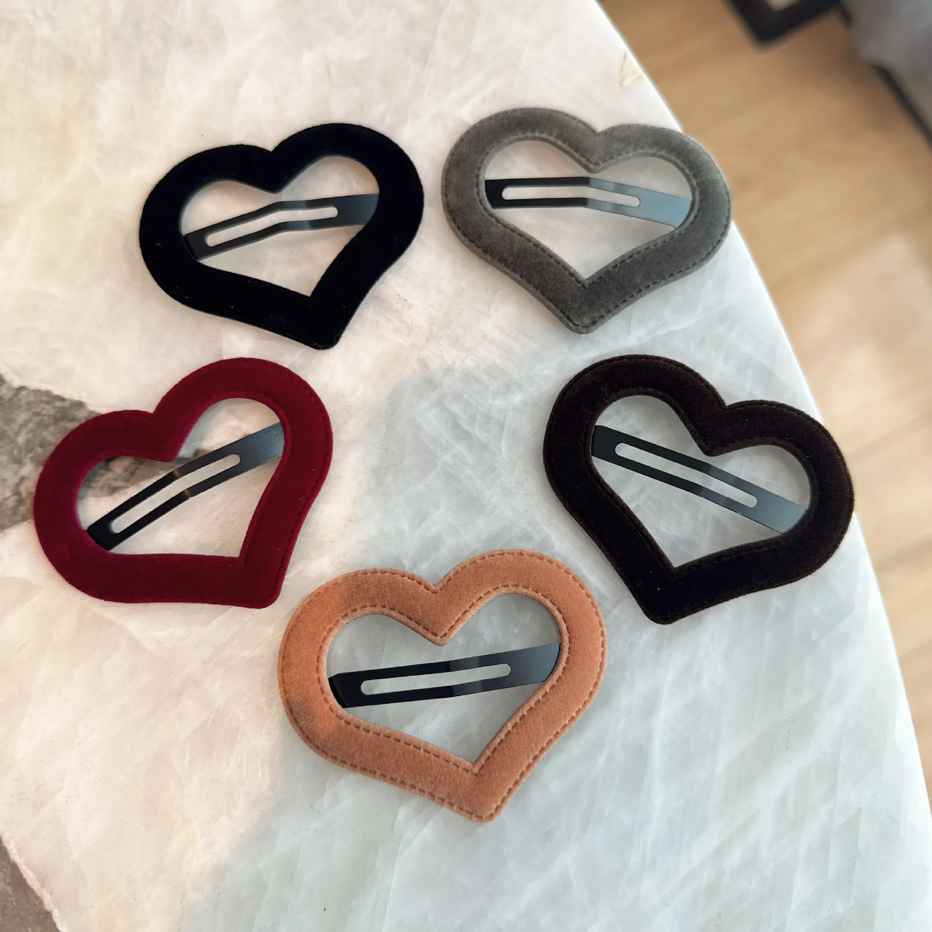 5 قطع من النسخة الكورية، مشبك شعر مجوف على شكل قلب مخملي بسيط، مشبك جانبي متعدد الاستخدامات للفتيات بنصف علوي، مشبك شعر