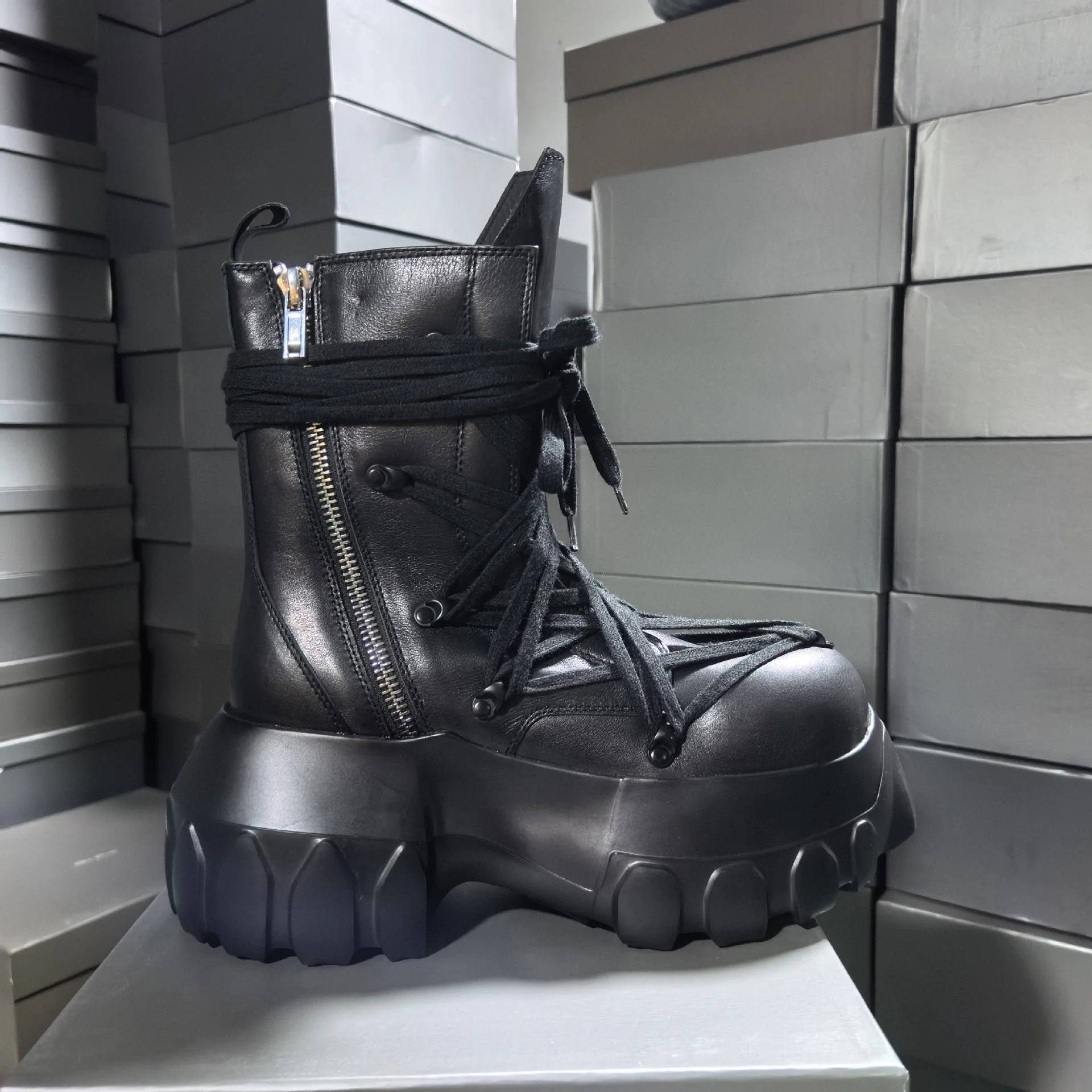 Men's High Top Shoes Motorcycle Boot Casual Platform Women Sneakers Leather Luxury Trainers Lace Up Zip Autumn Designer Boots