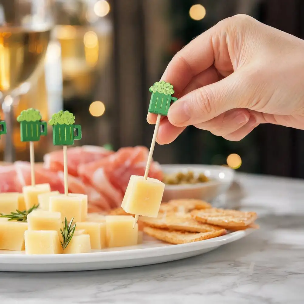 Drink Identification Sticks 100pcs Bamboo Cocktail Skewers Disposable Green Beer Picks Handheld Toothpicks for Snacks Sandwiches