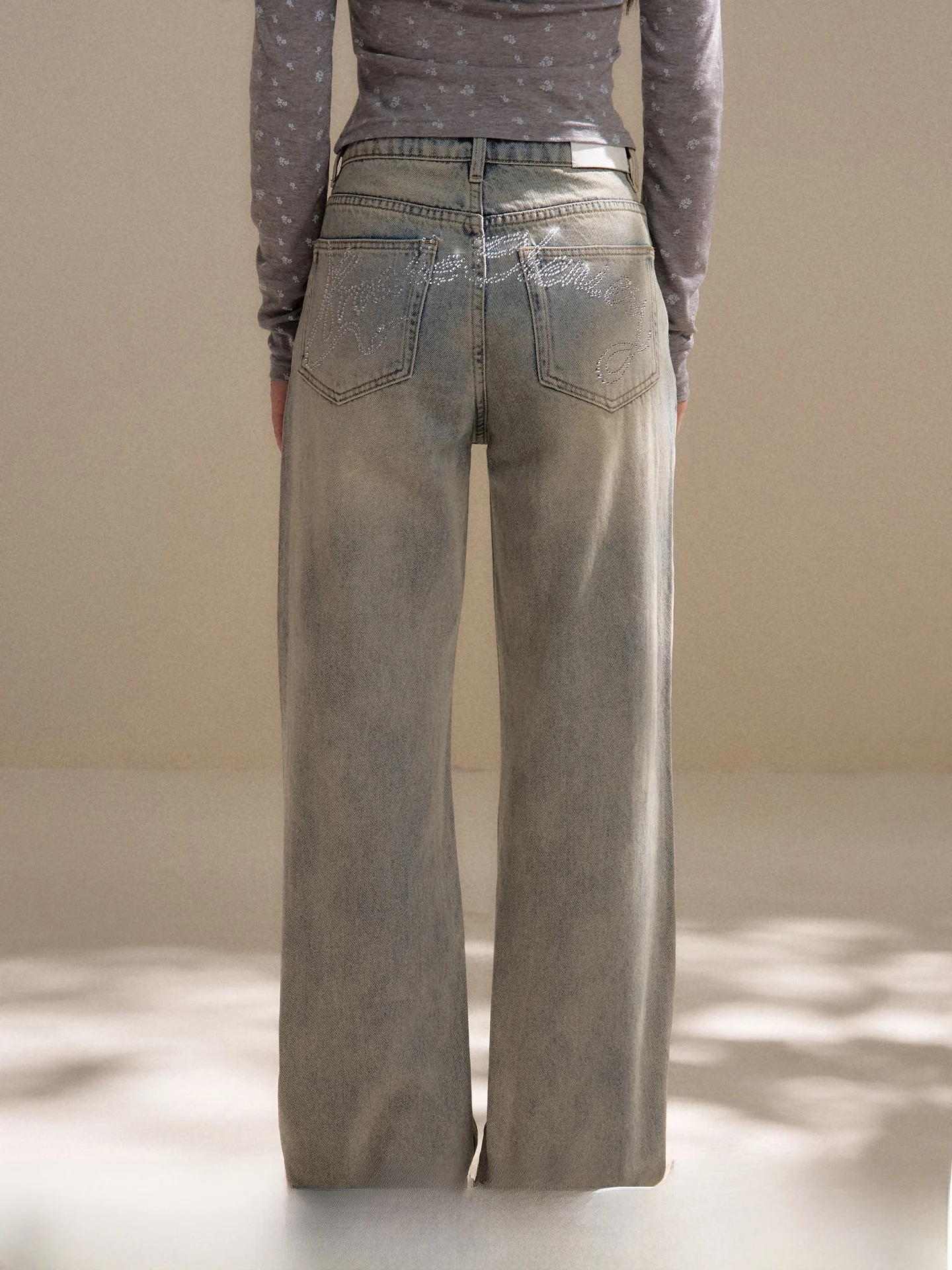

Kroche Heavy Duty Rhinestone Logo Distressed Yellow Mud Wash Straight Leg Jeans Women's Cleanfit Cotton Denim Blue Jeans