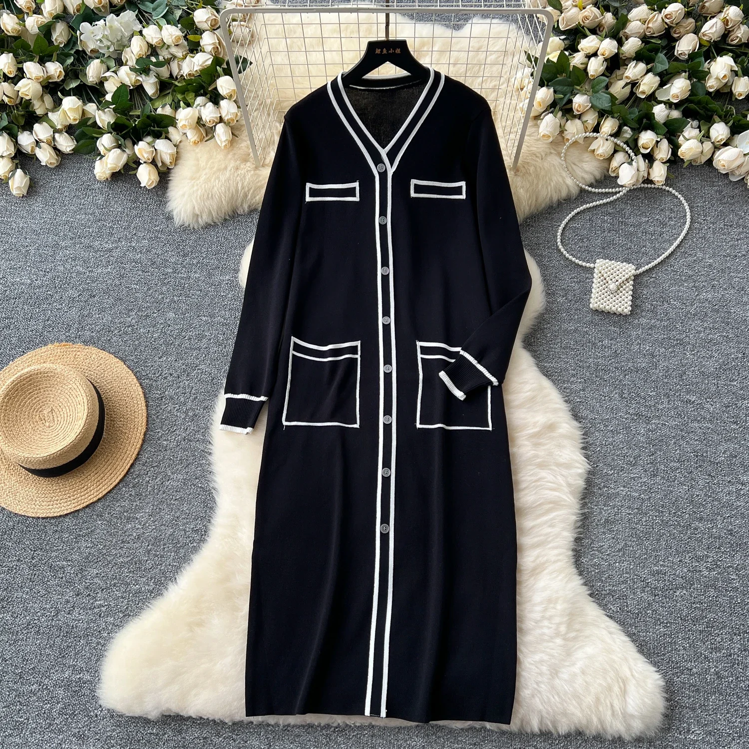 

Single Breasted Buttocks Wrapped V-neck With Contrasting Edge Knit Long Dress 2024 Autumn/winter New Elegant Women Clothing