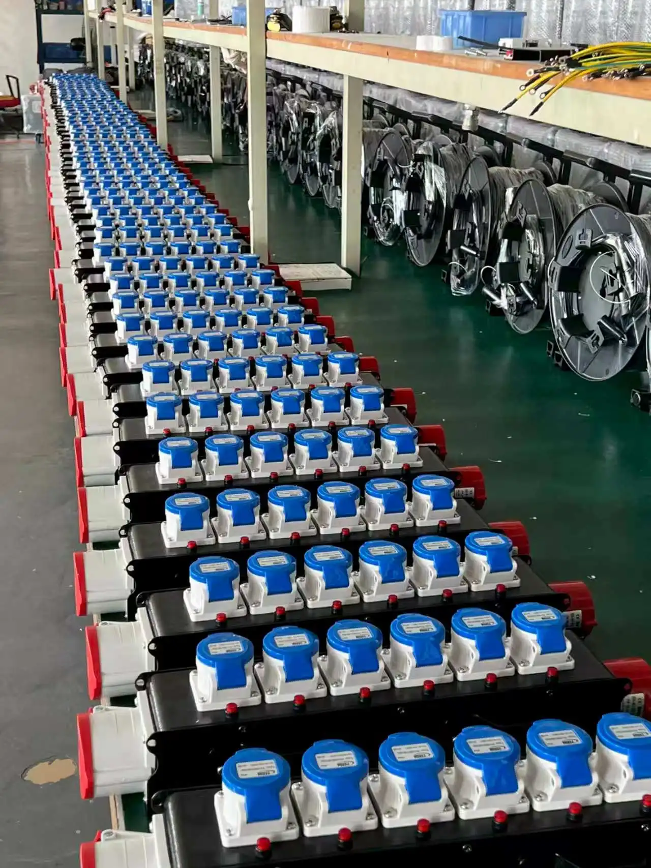 Best Selling 32A 5P Input 16A Output Power Distribution Box 6*16A for Small Stage Equipments