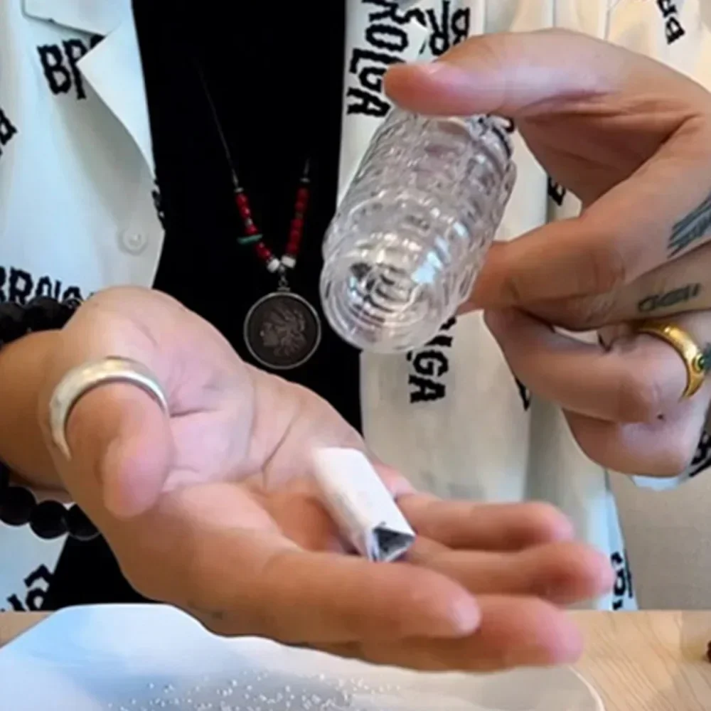 Salt Shaker Miracle von Jimmy Fan Stage Zaubertricks Gefaltetes Bill Ticket Bestehen Sie in versiegelter Salt Shaker Illusion Nahaufnahme Mentalismus