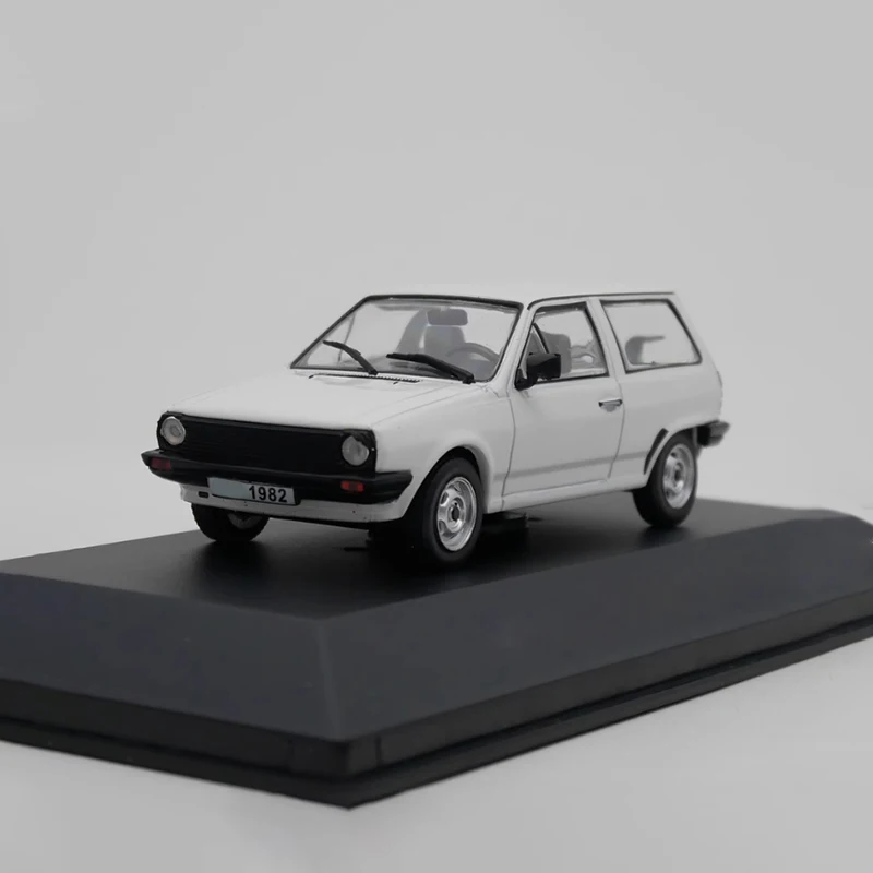 IXO Diecast 1:43 Scale Polo 1982 Alloy Classic Car Model Finished Product Simulation Toy Collection Gift Static Model Display