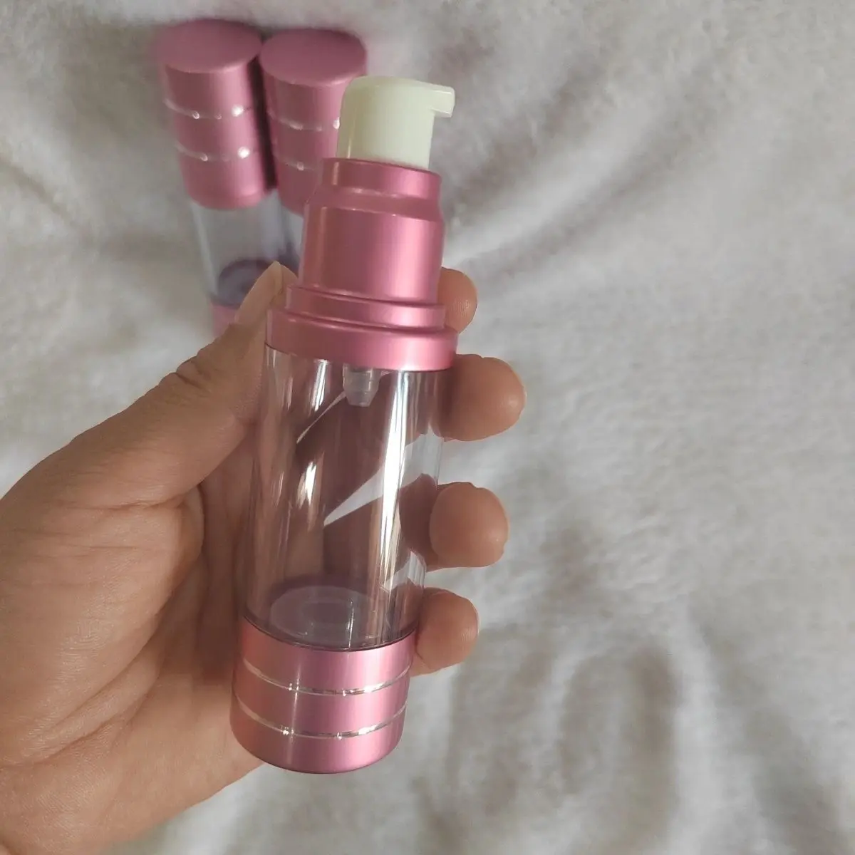 Flacone airless rosa da 30 ml per lozione/emulsione/siero/fondotinta liquido/essenza sbiancante/imballaggio cosmetico per la cura della pelle di recupero