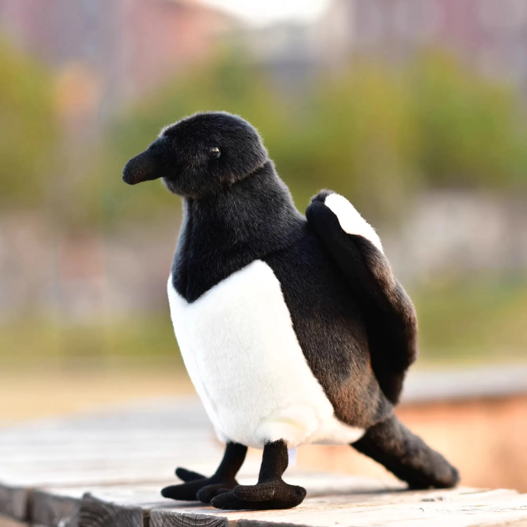 

Simulation Animal Magpie Plush Toy Stuffed Animal Bird Doll Stand on itself Table Decoration Gift 22.5cm DY10320