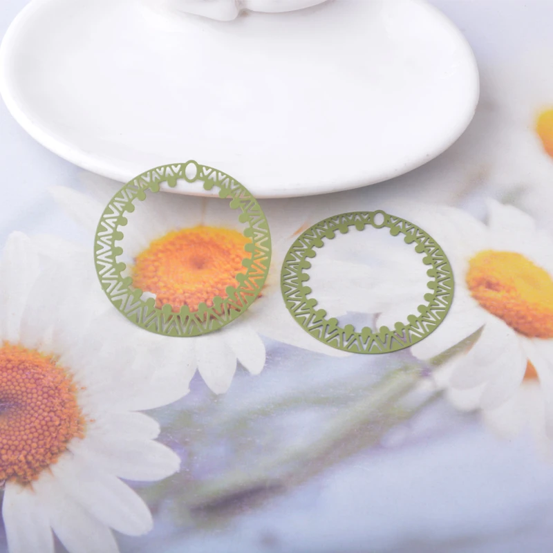 20 Stück AB2285 Messing-Schmuckanhänger, hellgoldene runde Charms, bemalte Verbindungsstücke, Anhänger für DIY-Ohrringe für Frauen, Zubehör – Detail 14