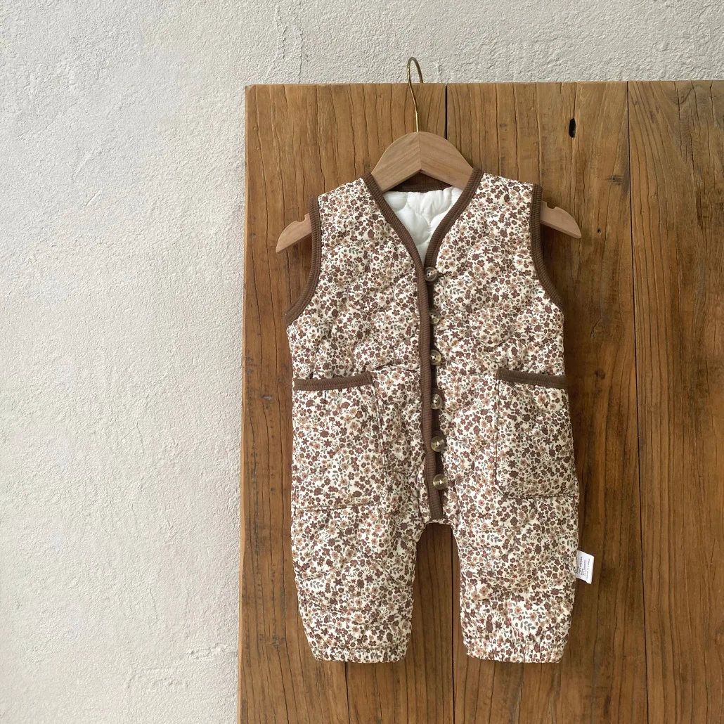 

Винтажный мягкий комбинезон с цветочным принтом для маленьких девочек, теплая одежда для новорожденных, От 0 до 24 месяцев, новинка зимы 2025 года, детский бархатный толстый комбинезон без рукавов